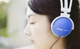 戴耳机婴儿肥的小姐姐,婴儿肥小姐姐魅力四溢